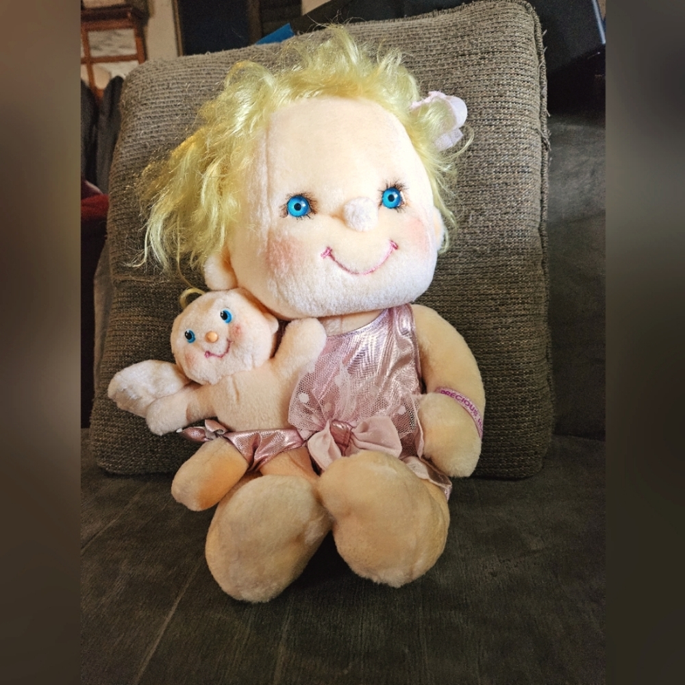 Vintage Hugga Bunch Precious Hugs Doll Set